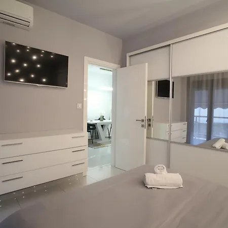 Antonis House Apartmán *